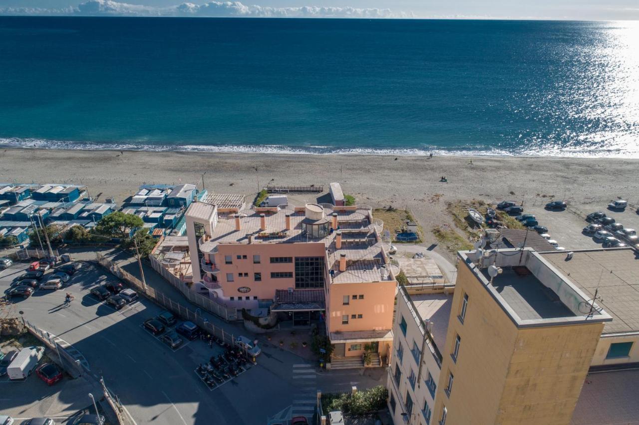 Hotel Sirenella Mele Exterior photo