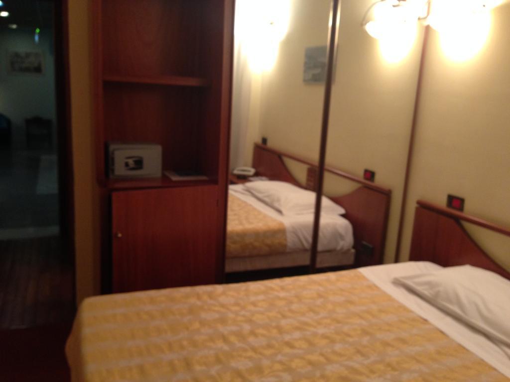 Hotel Sirenella Mele Room photo