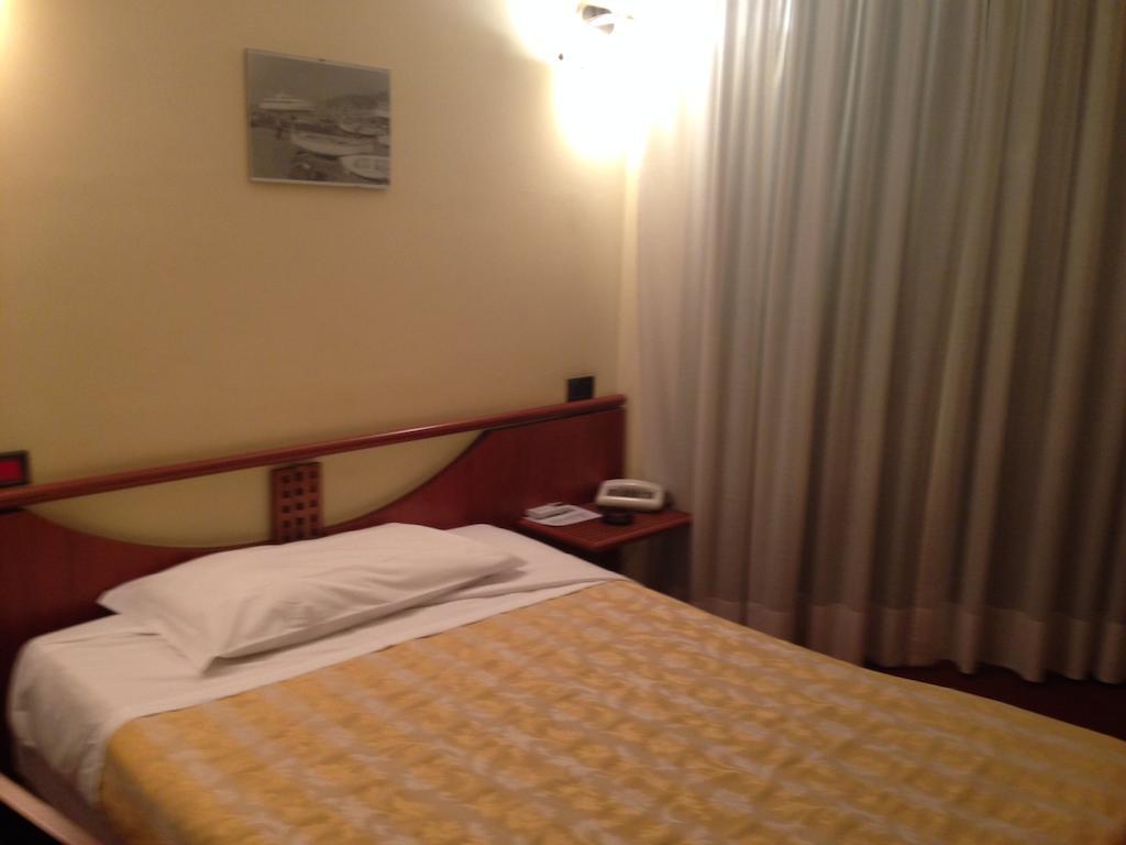 Hotel Sirenella Mele Room photo
