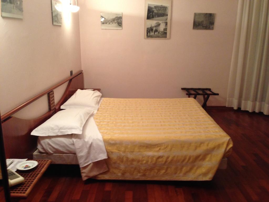 Hotel Sirenella Mele Room photo