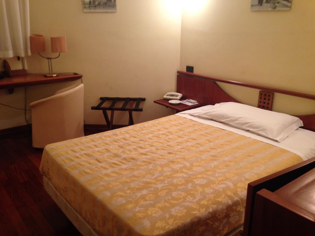Hotel Sirenella Mele Room photo